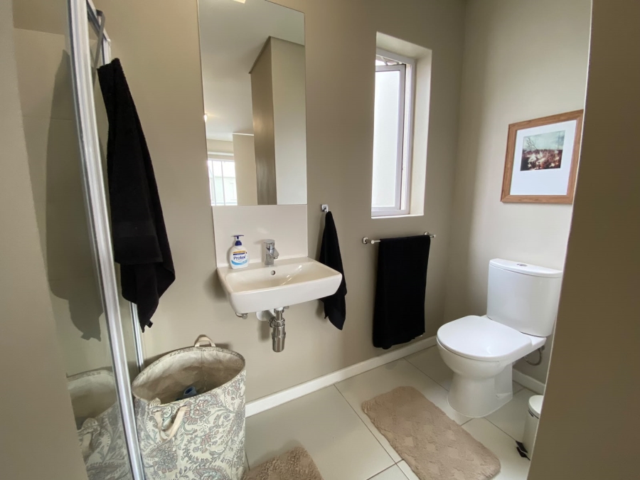 To Let 3 Bedroom Property for Rent in Somerset Lakes Western Cape